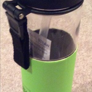 Bottle to travel with easy to carry✨